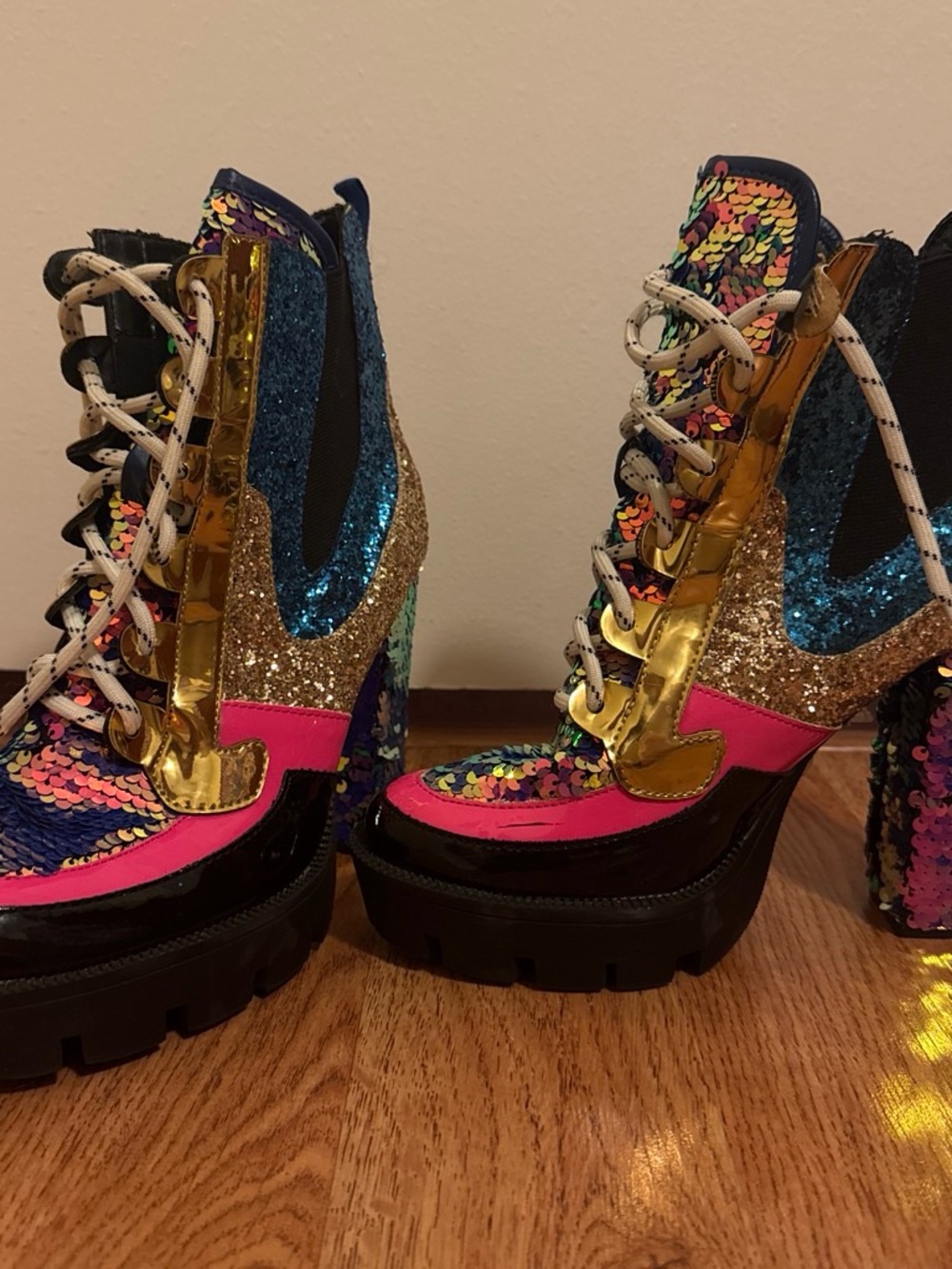 Cape Robbin Nell Mermaid Sequin Glitter Platform Boots Women’s Size 8